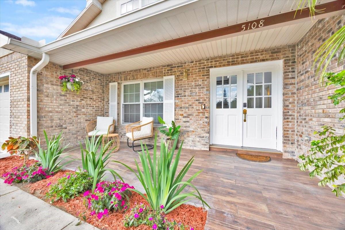 GOOD INCOME producing home. Leased for $4300 each month until 01/23/2026.
Beautifully Updated 5 beds and 3.5 baths.
1st Floor has Living room, Dining Room, Eat in Kitchen, Master bedroom/bath and 2nd bedroom/bath and 1/2 bath. Plus large 46 ft back porch.
2nd Floor has 3 bedrooms and a bath, plus a LOFT.