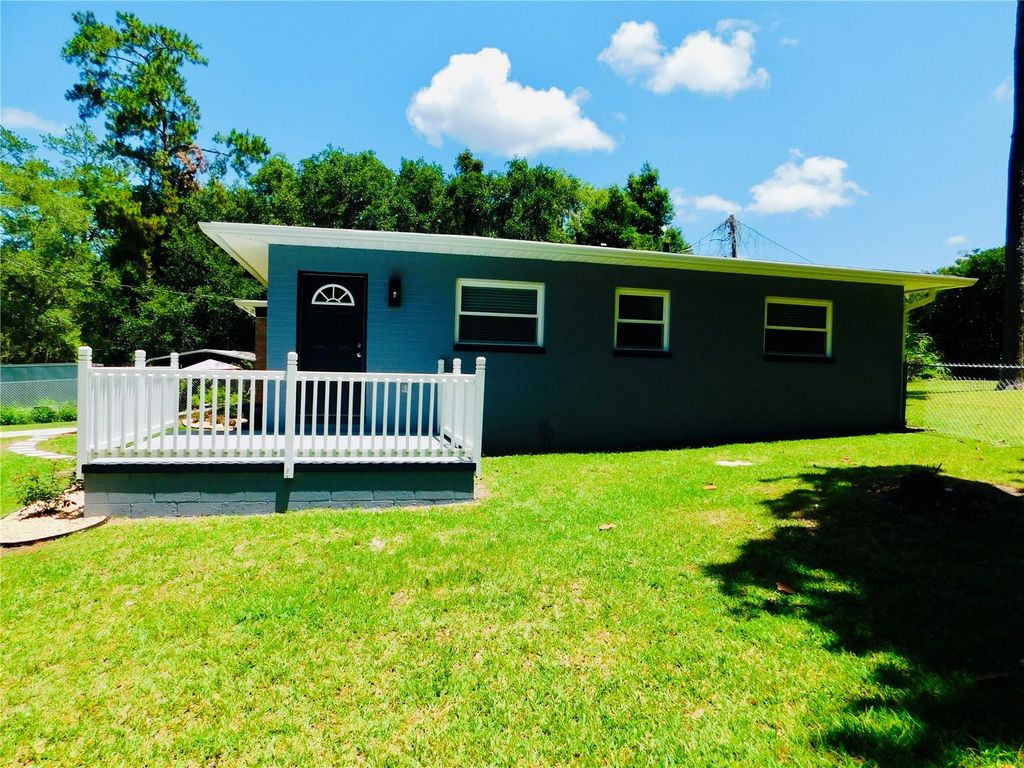 Photo of 921 NE 13th Avenue, Ocala, FL 34470 (MLS # OM724412)