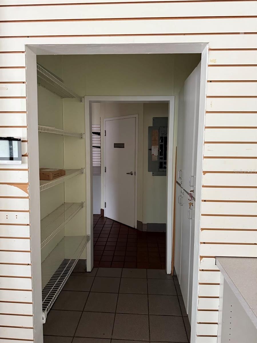 MEADOWVIEW 3RD ADD - Commercial Lease