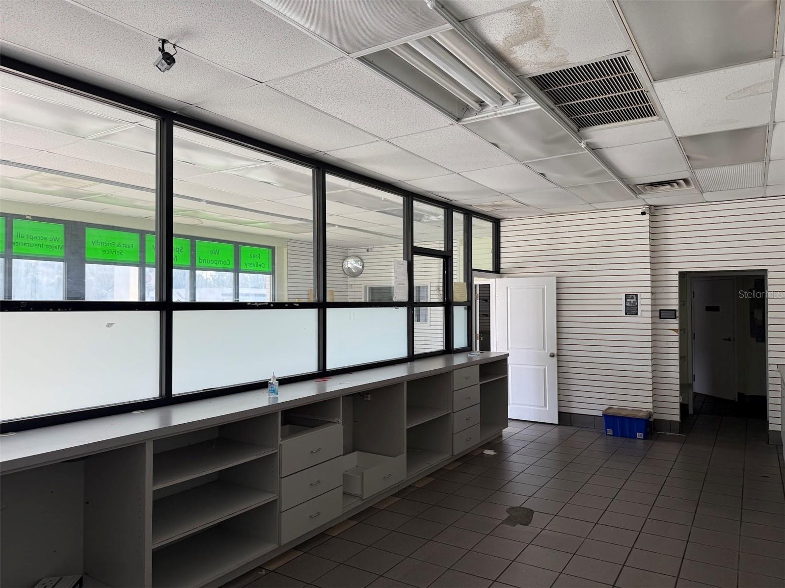 MEADOWVIEW 3RD ADD - Commercial Lease