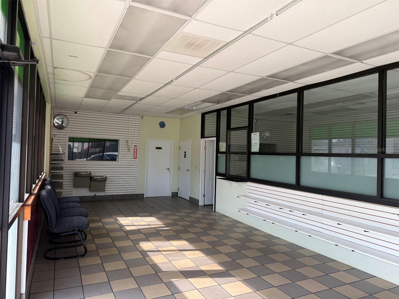 MEADOWVIEW 3RD ADD - Commercial Lease