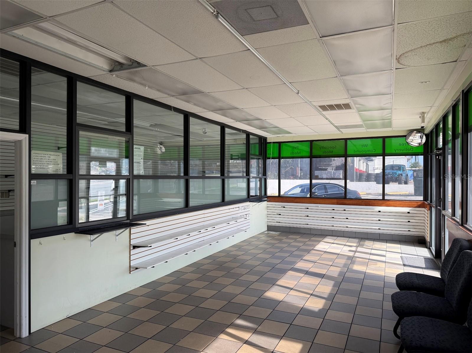 MEADOWVIEW 3RD ADD - Commercial Lease