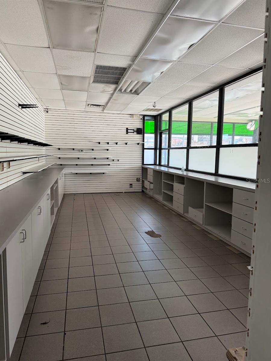 MEADOWVIEW 3RD ADD - Commercial Lease