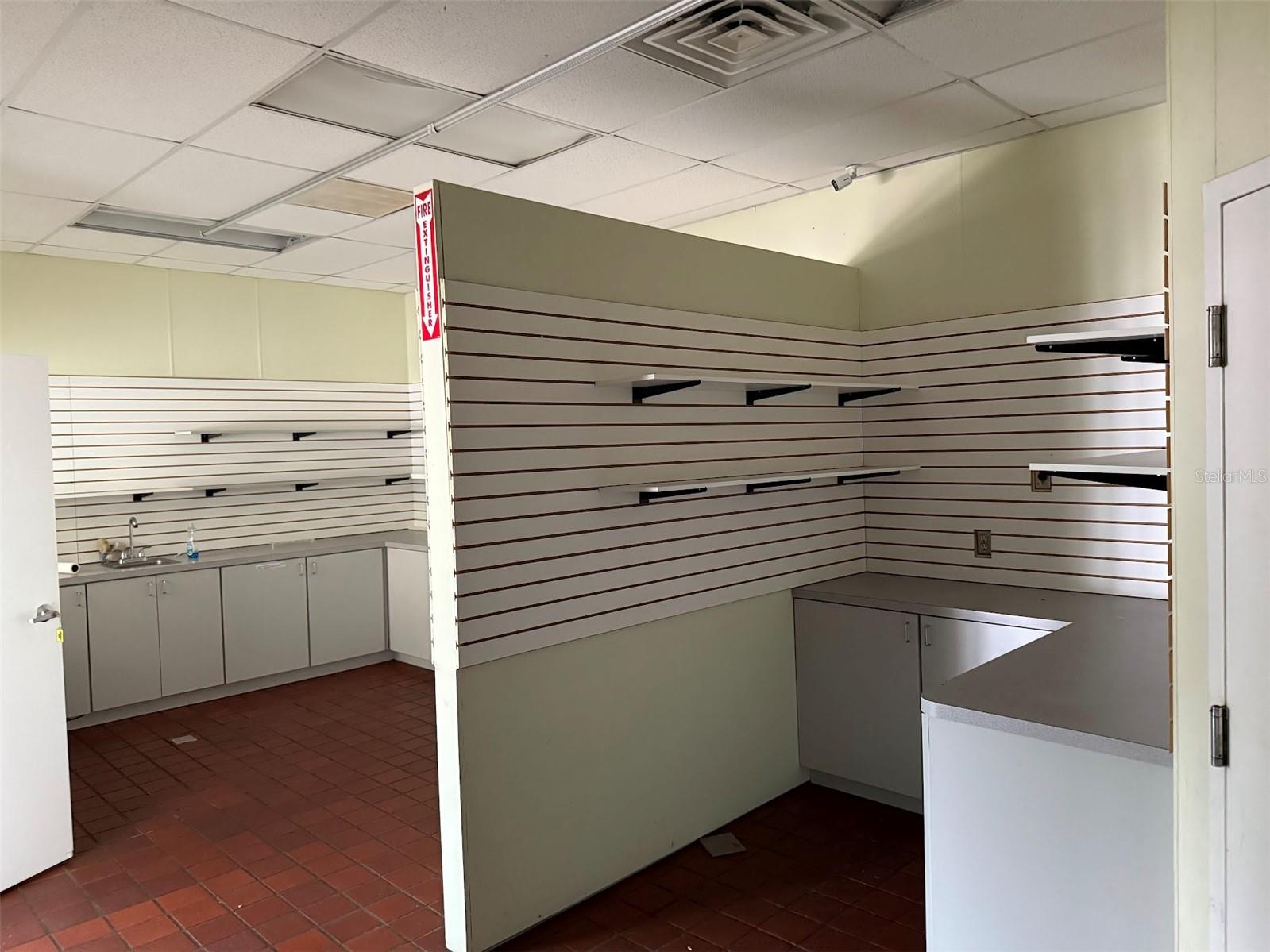 MEADOWVIEW 3RD ADD - Commercial Lease
