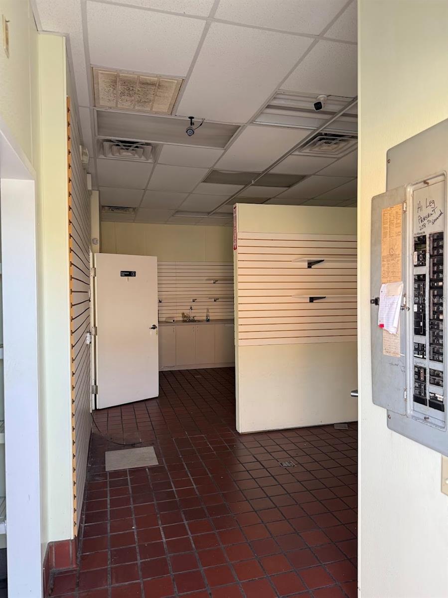 MEADOWVIEW 3RD ADD - Commercial Lease