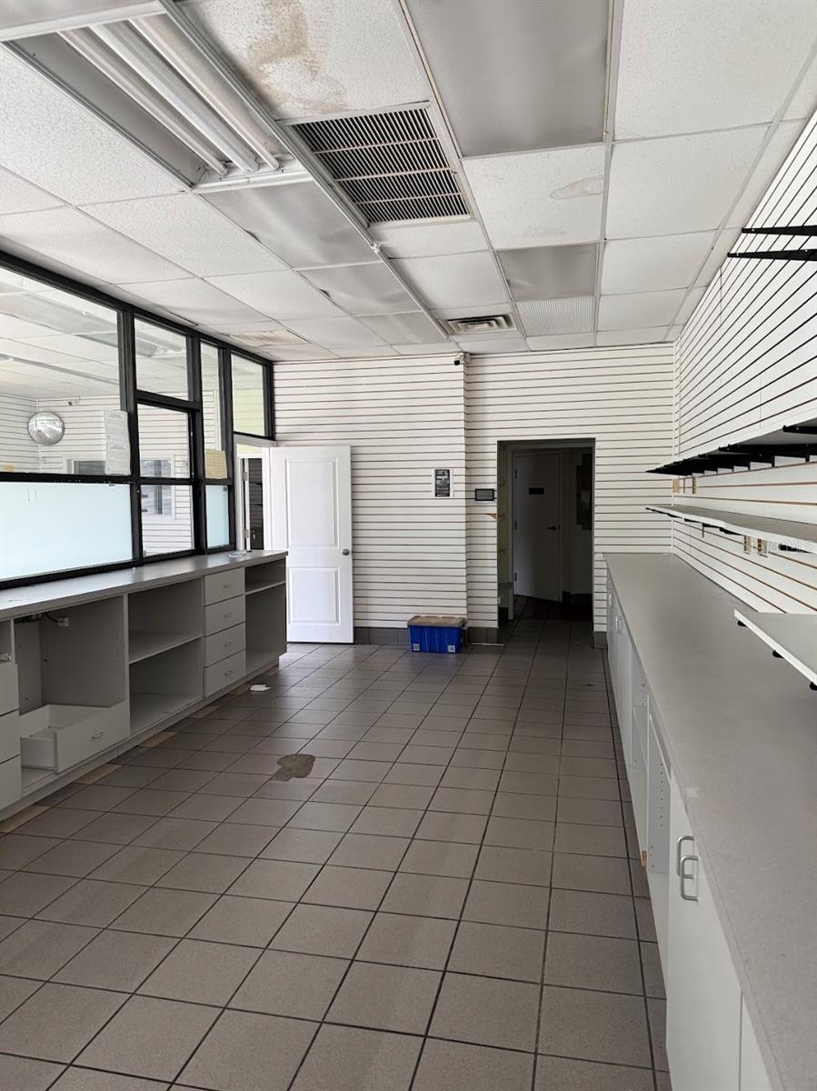 MEADOWVIEW 3RD ADD - Commercial Lease