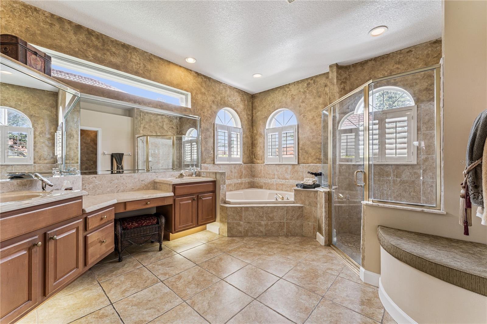 HIDDEN COVE - Residential