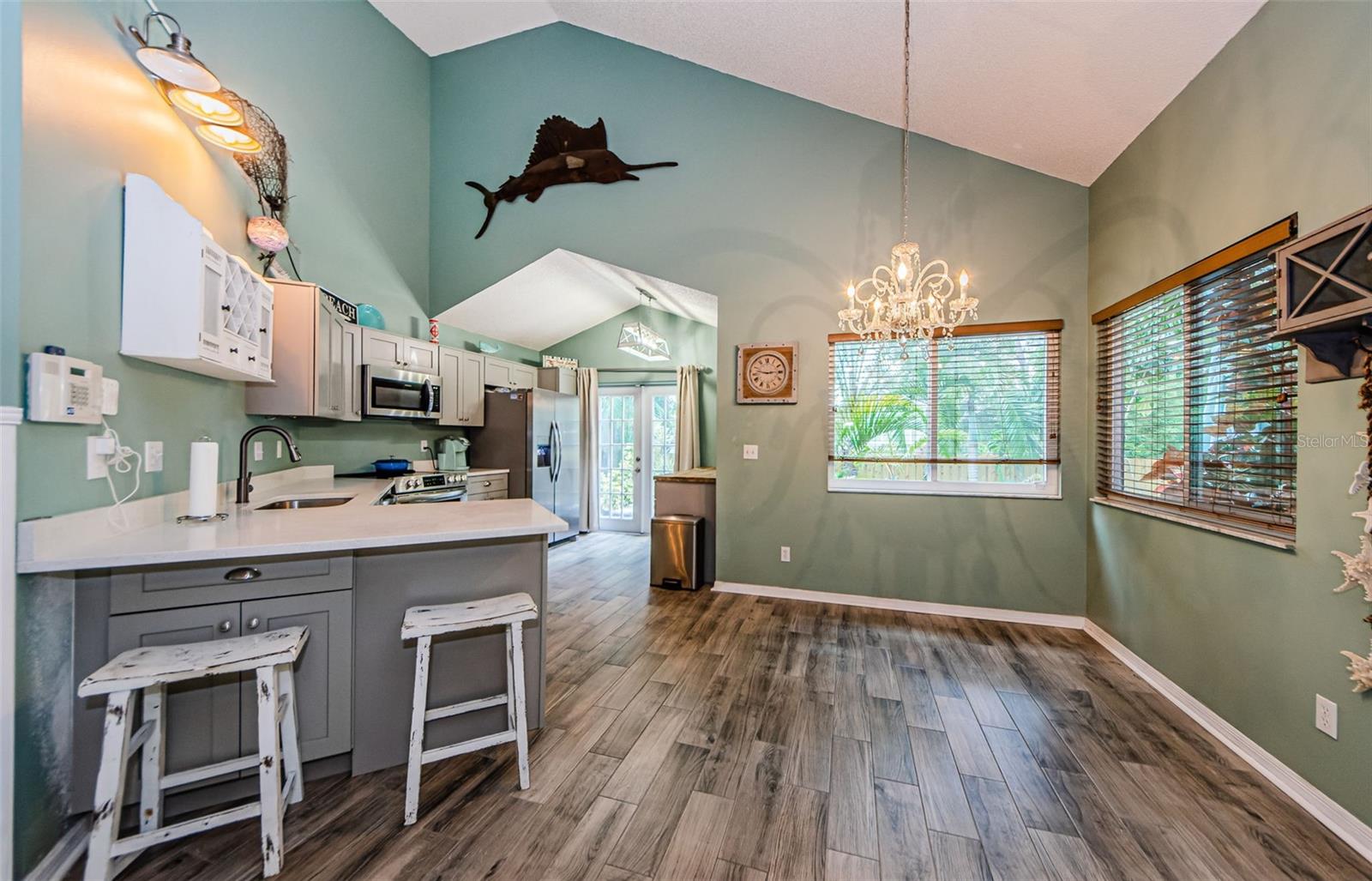 678 GREENGLEN LANE
