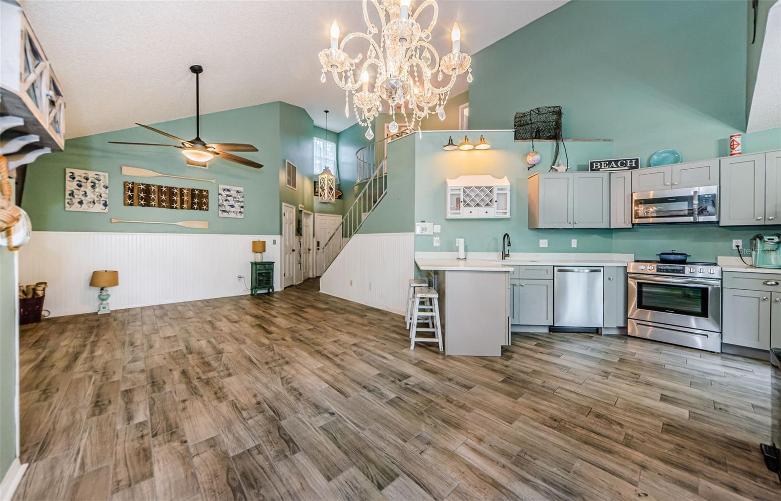 678 GREENGLEN LANE