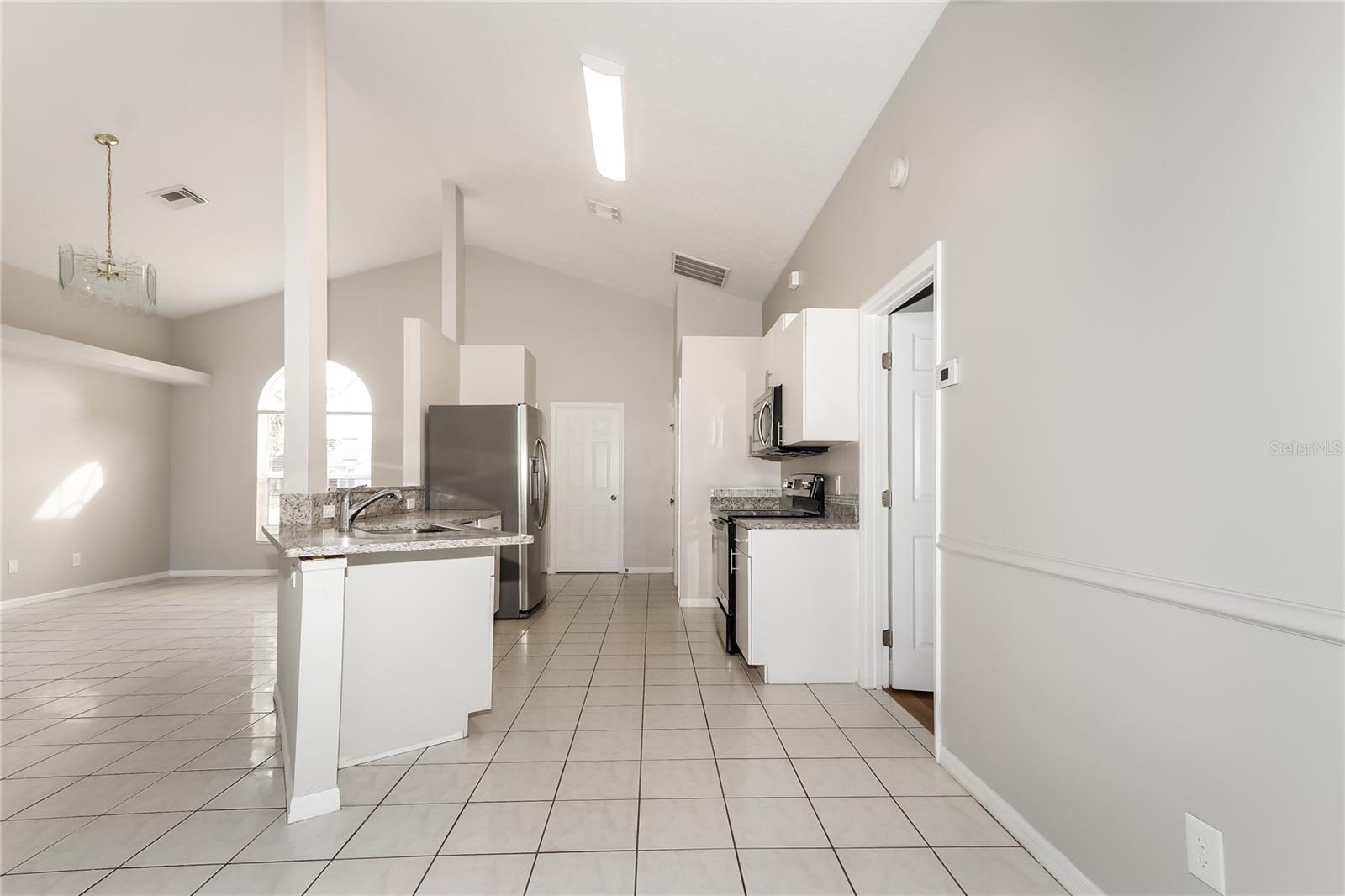 BEACON SQUARE UNIT 18A - Residential Lease