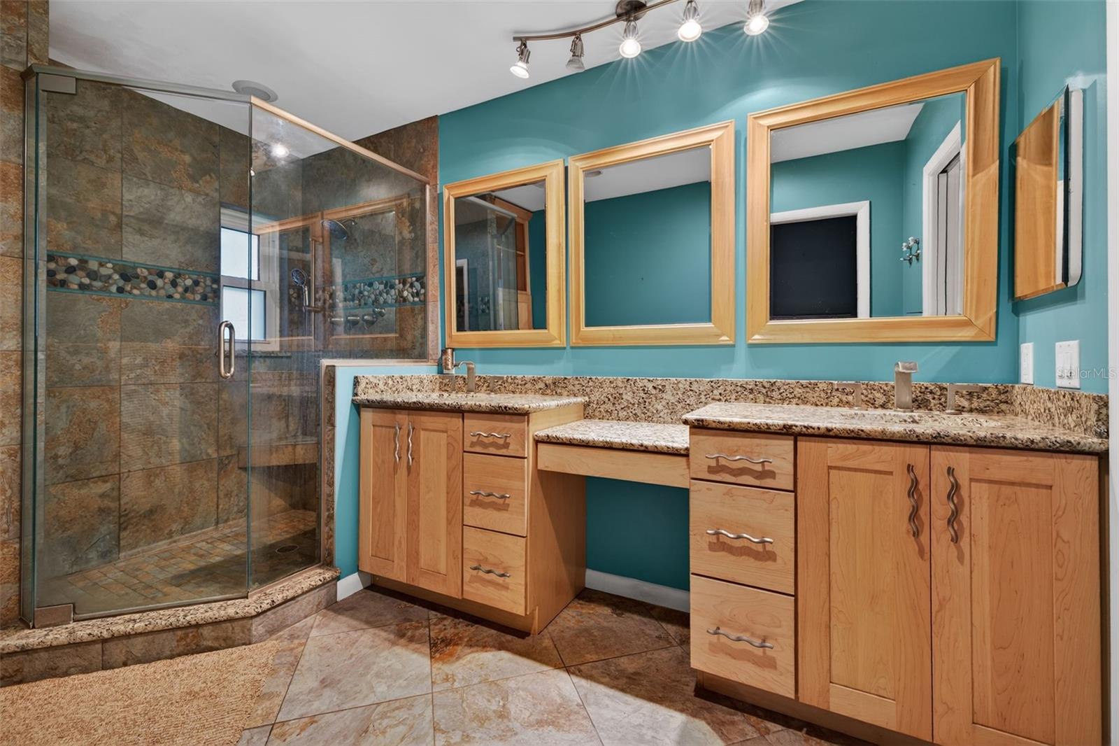 PALM TERRACE - Residential