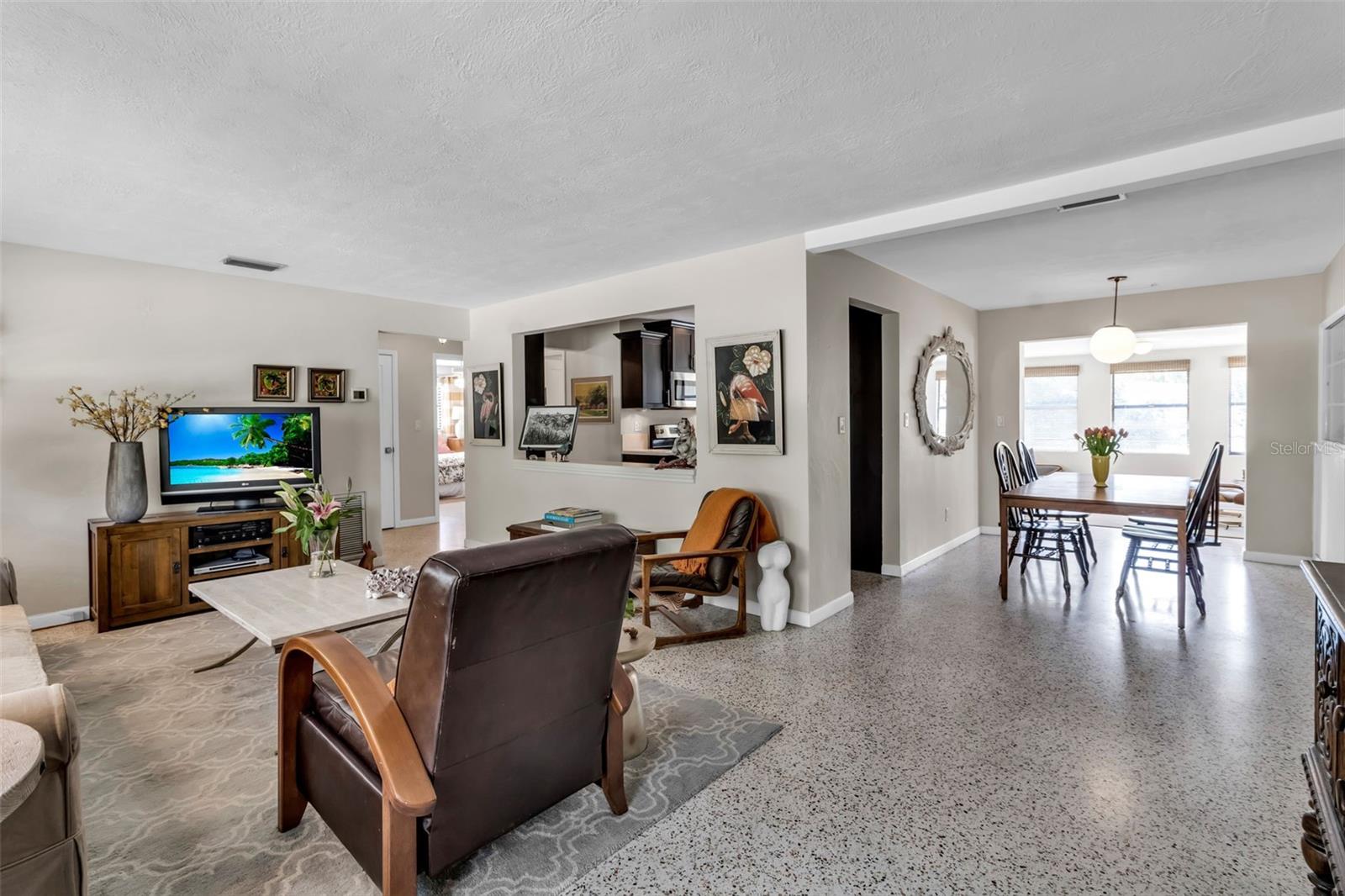 SOUTH GATE - Residential