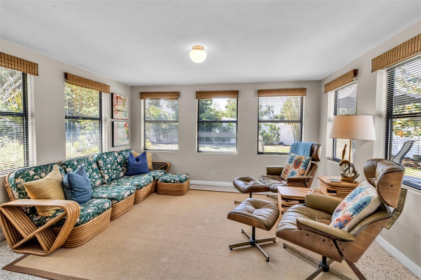 SOUTH GATE - Residential