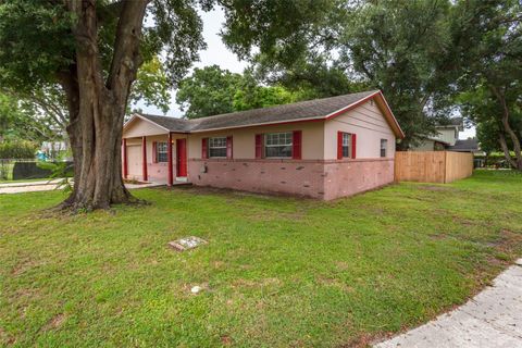 A home in WINTER HAVEN