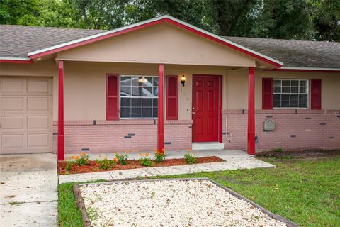 A home in WINTER HAVEN