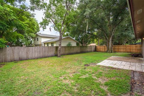 A home in WINTER HAVEN