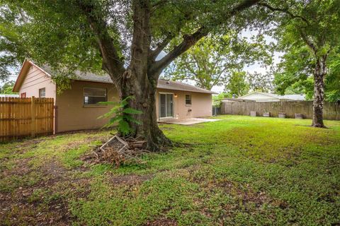 A home in WINTER HAVEN