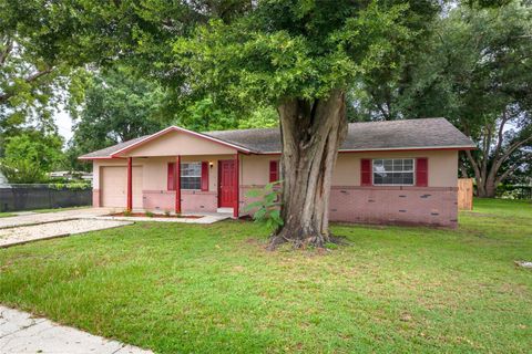 A home in WINTER HAVEN