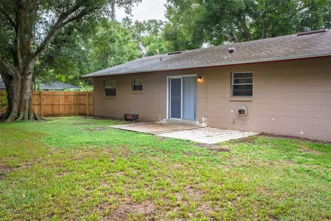 A home in WINTER HAVEN