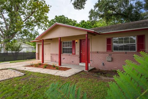 A home in WINTER HAVEN