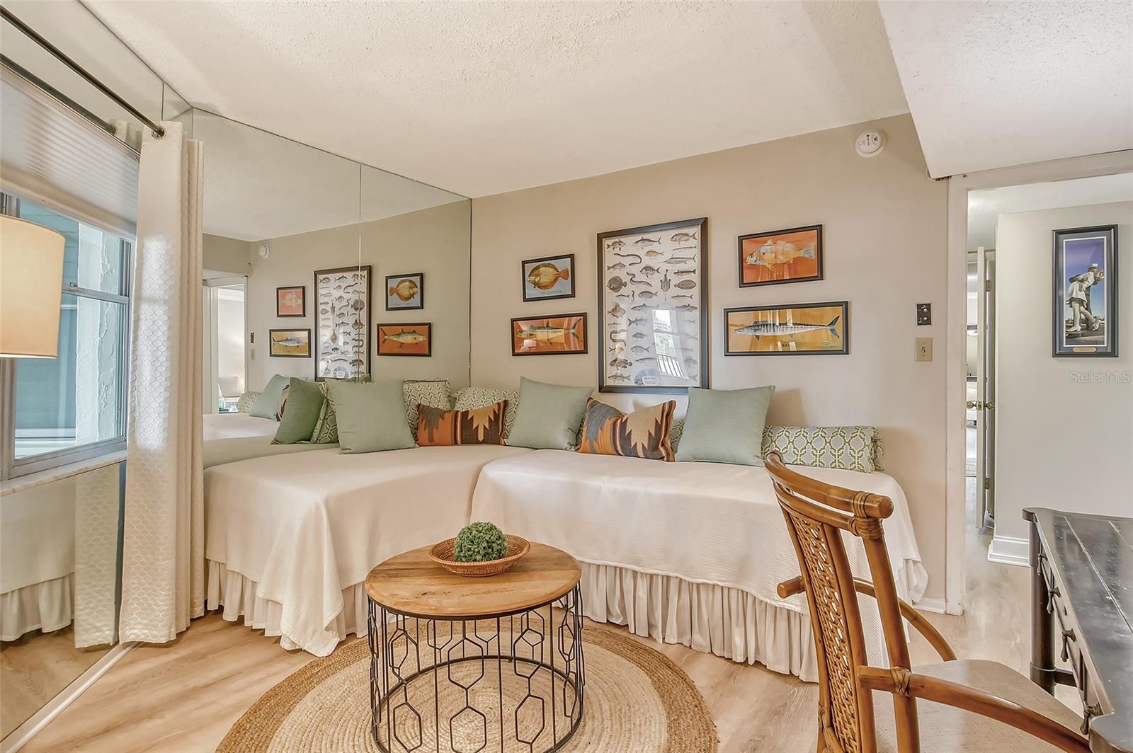 BAY HARBOUR APTS - Residential