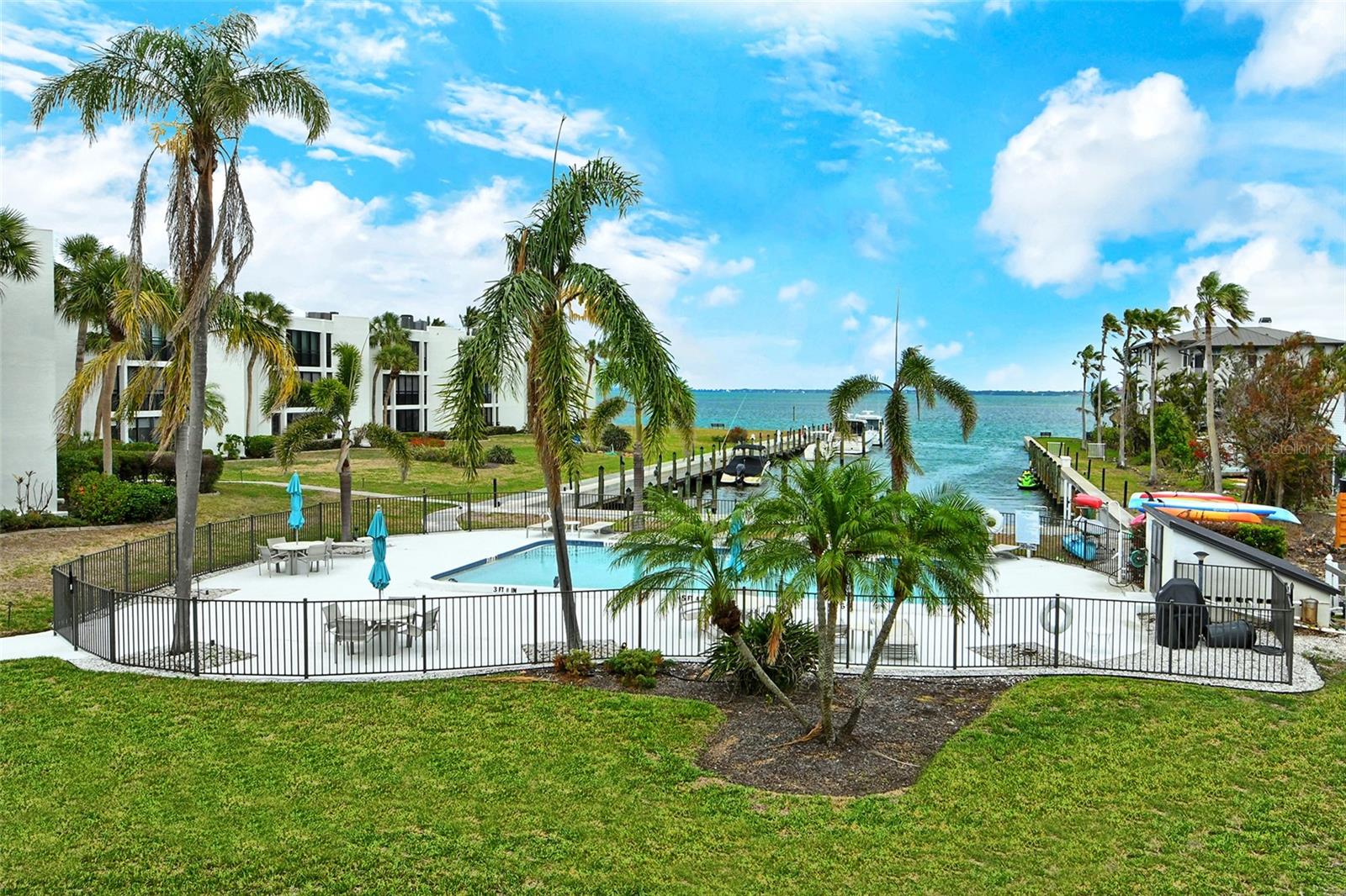 BAY HARBOUR APTS - Residential