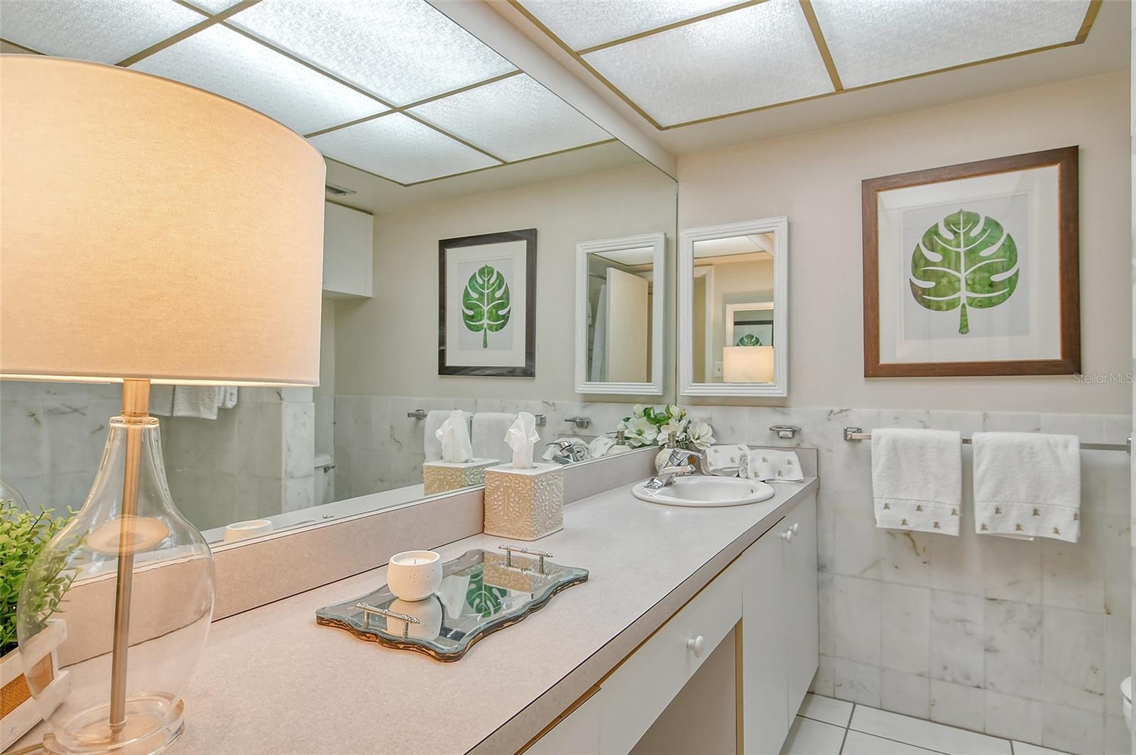 BAY HARBOUR APTS - Residential