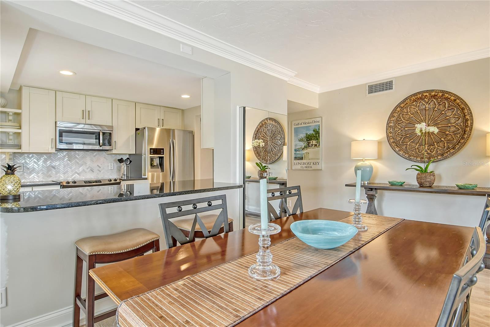BAY HARBOUR APTS - Residential
