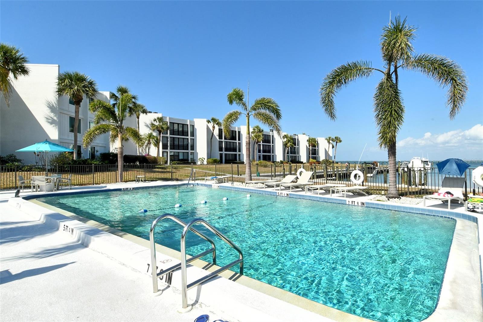 BAY HARBOUR APTS - Residential