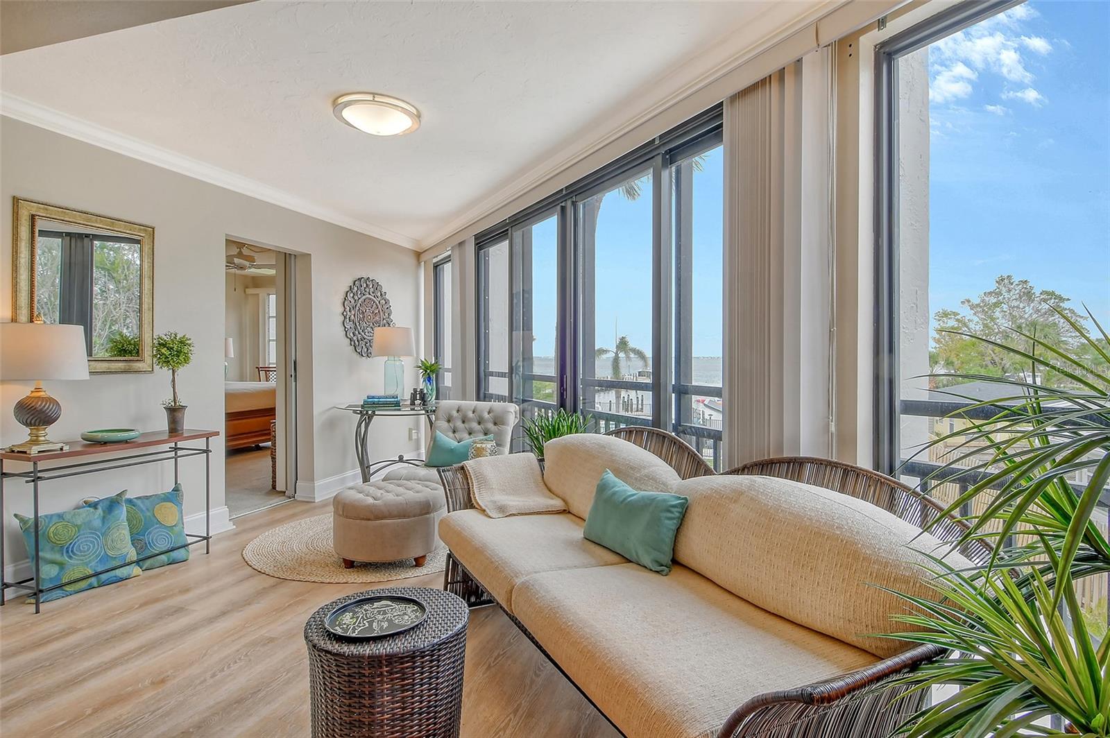 BAY HARBOUR APTS - Residential