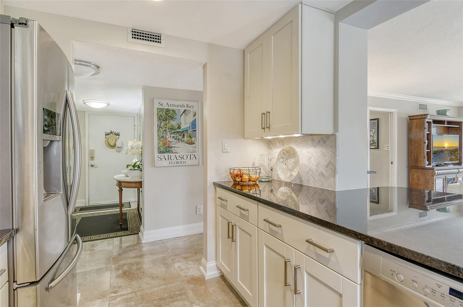 BAY HARBOUR APTS - Residential