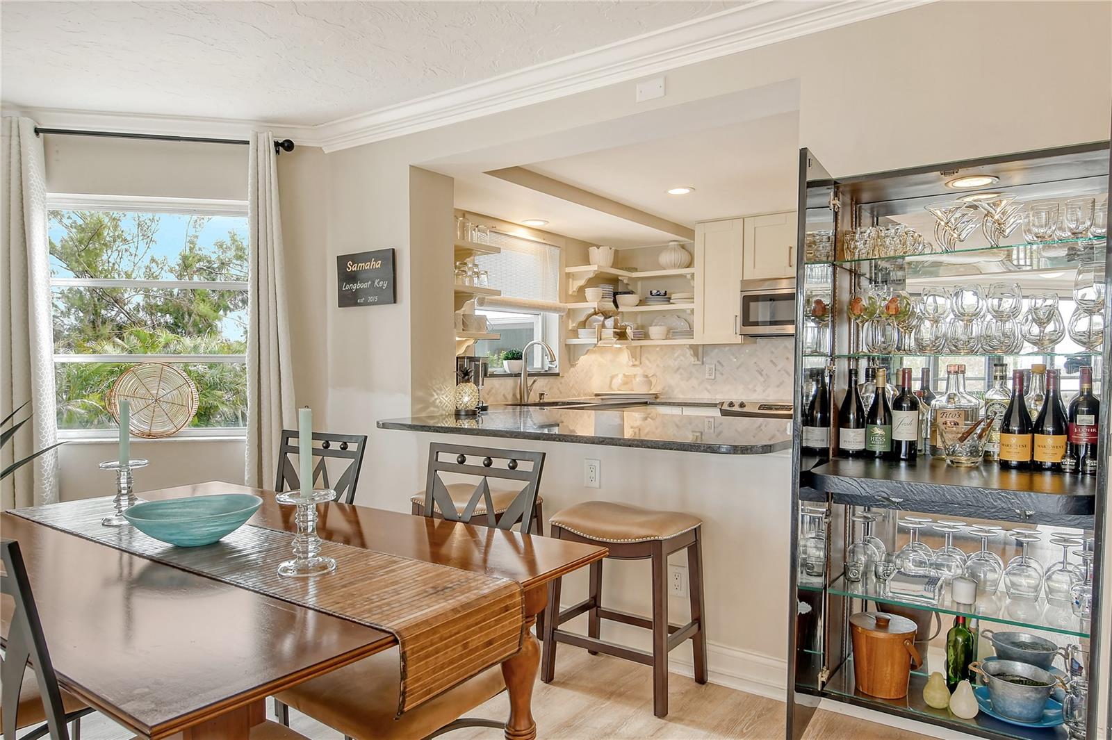 BAY HARBOUR APTS - Residential
