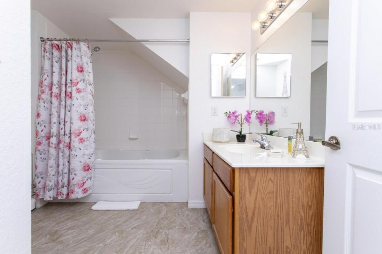 VENETIAN BAY VLG CONDO PH 2 - Residential