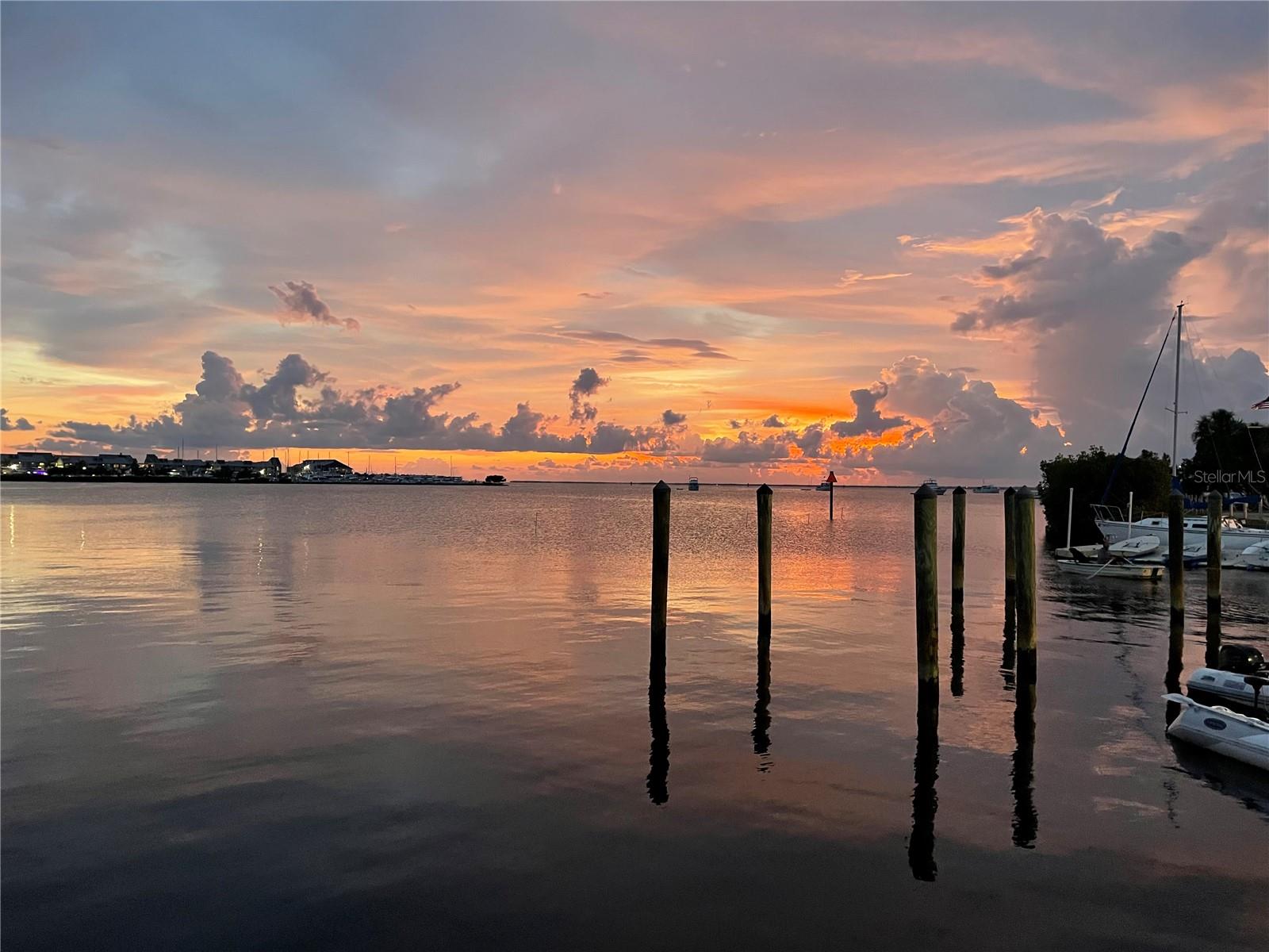 LAKE FRONT VILLAS AT HERITAGE LAKE PARK PH 8 - Residential