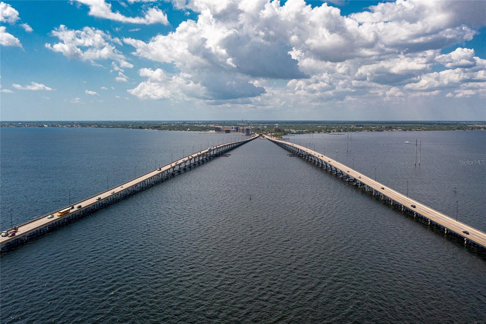 LAKE FRONT VILLAS AT HERITAGE LAKE PARK PH 8 - Residential