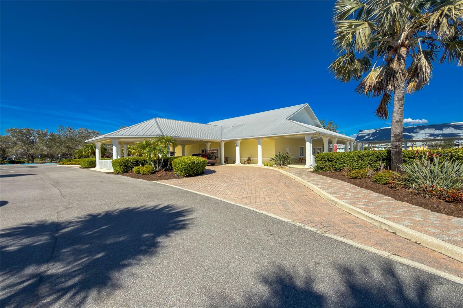 LAKE FRONT VILLAS AT HERITAGE LAKE PARK PH 8 - Residential