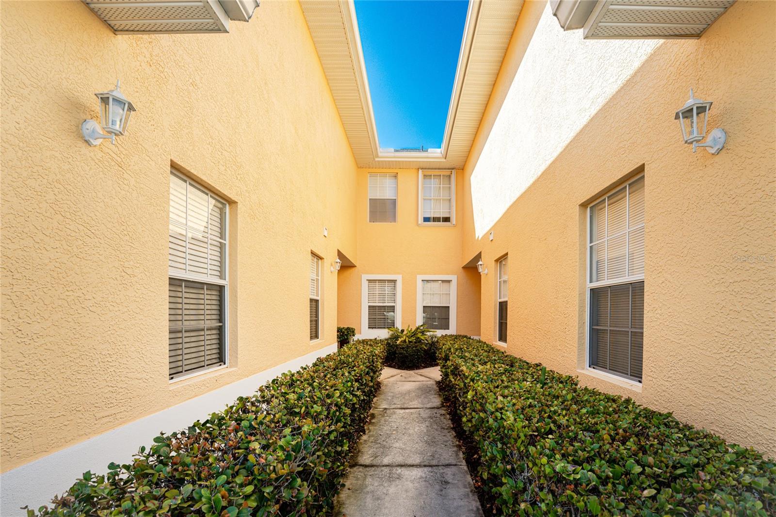 LAKE FRONT VILLAS AT HERITAGE LAKE PARK PH 8 - Residential