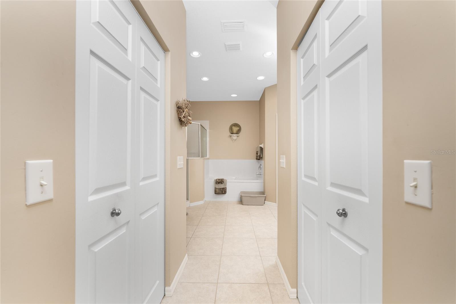 LAKE FRONT VILLAS AT HERITAGE LAKE PARK PH 8 - Residential