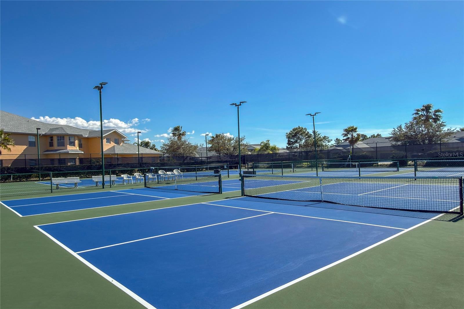 LAKE FRONT VILLAS AT HERITAGE LAKE PARK PH 8 - Residential