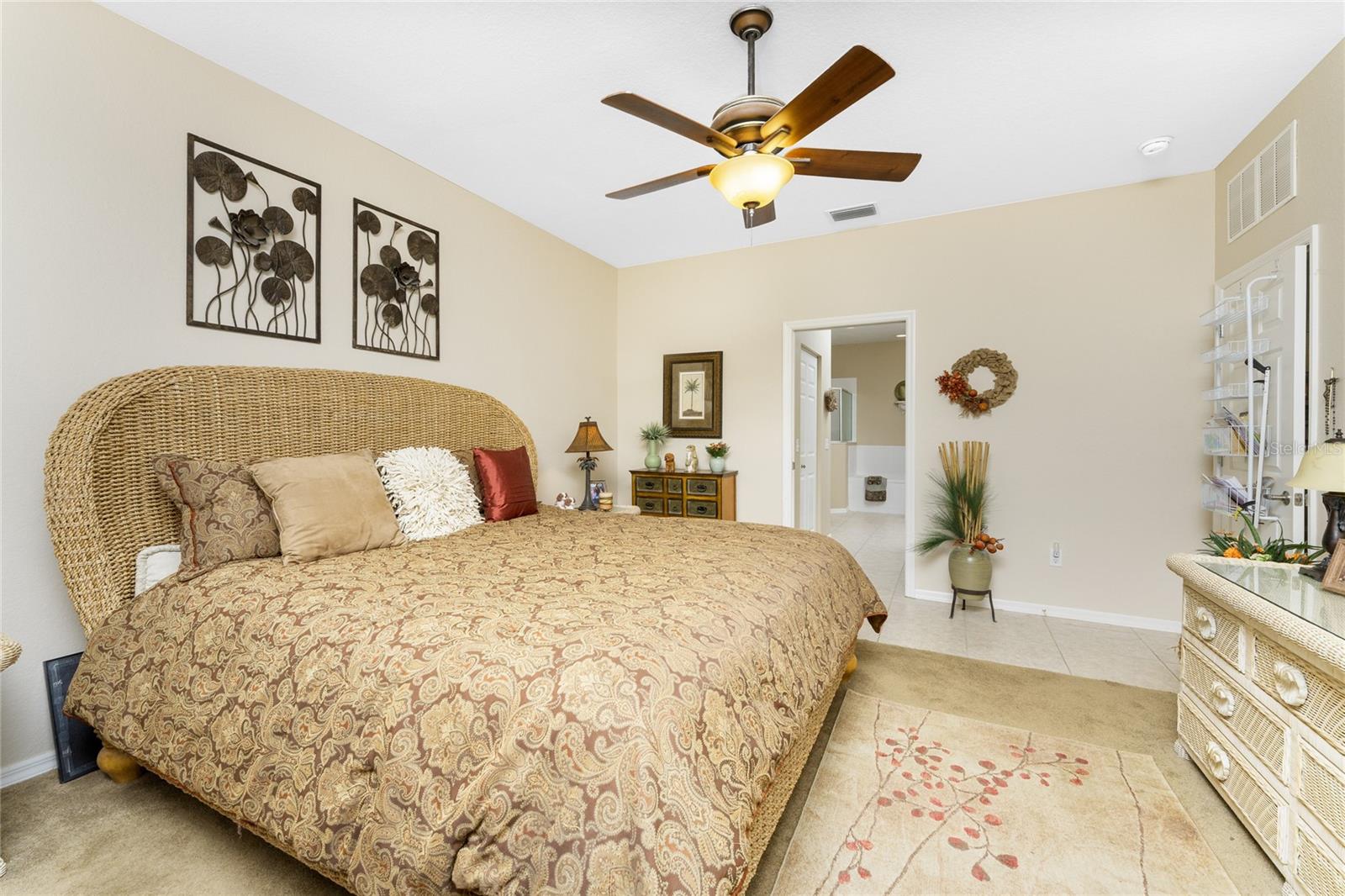 LAKE FRONT VILLAS AT HERITAGE LAKE PARK PH 8 - Residential