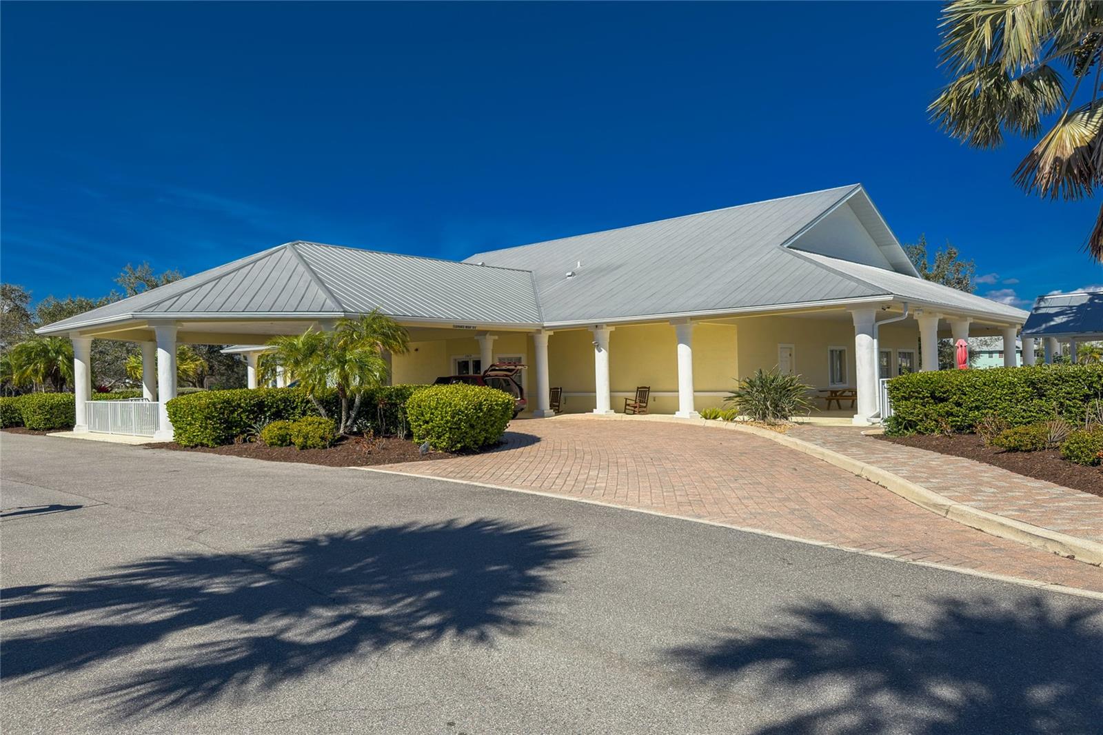 LAKE FRONT VILLAS AT HERITAGE LAKE PARK PH 8 - Residential