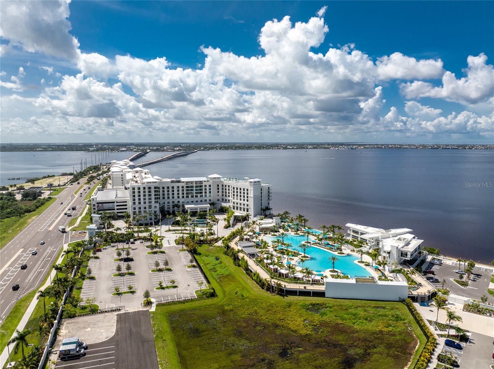 LAKE FRONT VILLAS AT HERITAGE LAKE PARK PH 8 - Residential