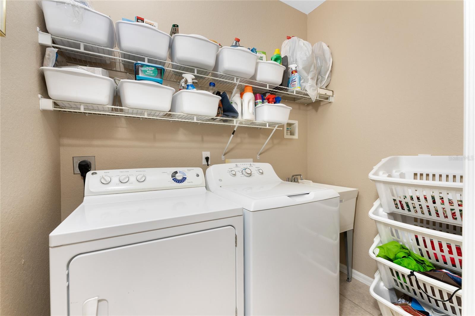 LAKE FRONT VILLAS AT HERITAGE LAKE PARK PH 8 - Residential