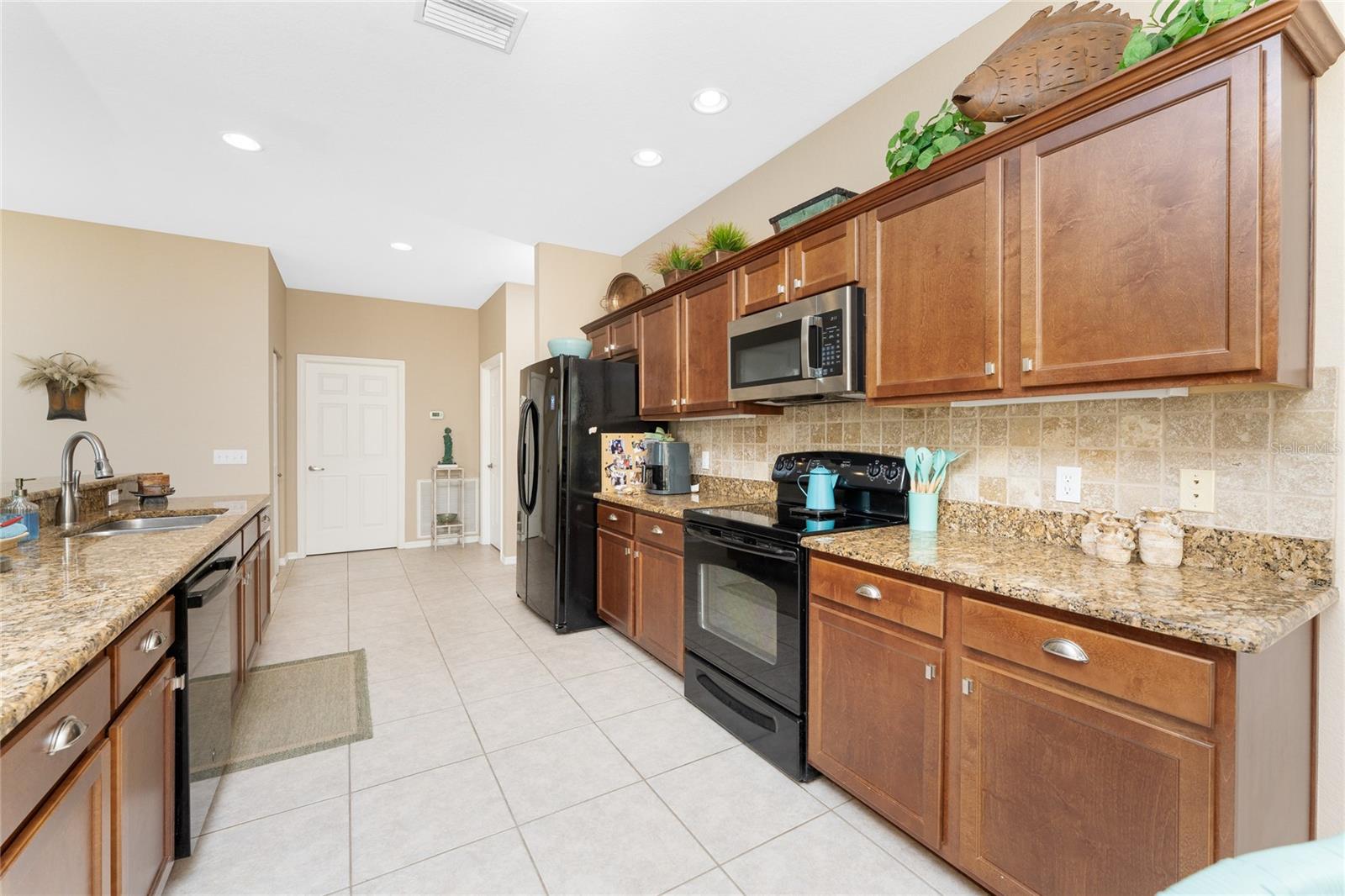 LAKE FRONT VILLAS AT HERITAGE LAKE PARK PH 8 - Residential