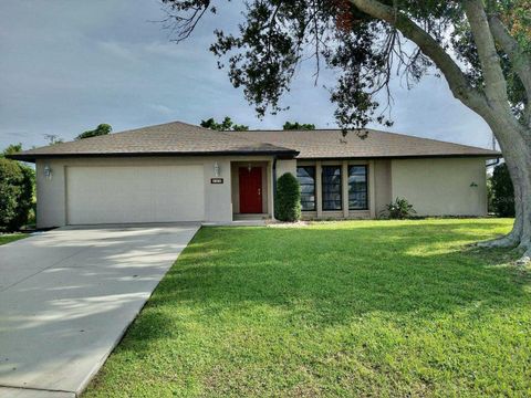 A home in PORT CHARLOTTE