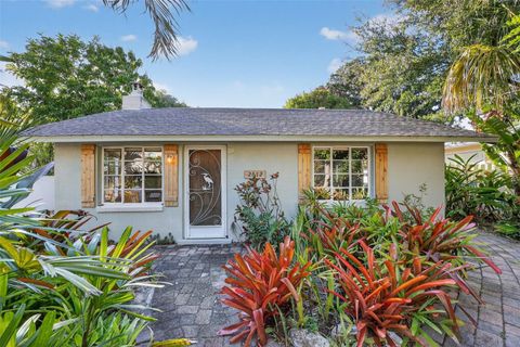 Photo of 2612 Mulberry Terrace, Sarasota, FL 34239 (MLS # A4680963)