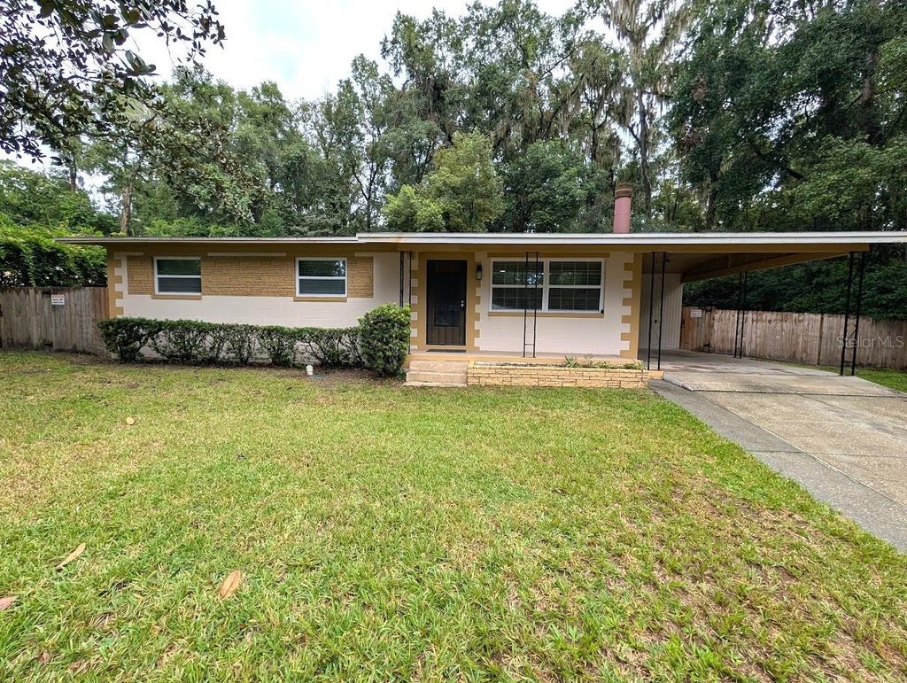 Photo of 1524 NW 34th Place, Gainesville, FL 32605 (MLS # GC543076)