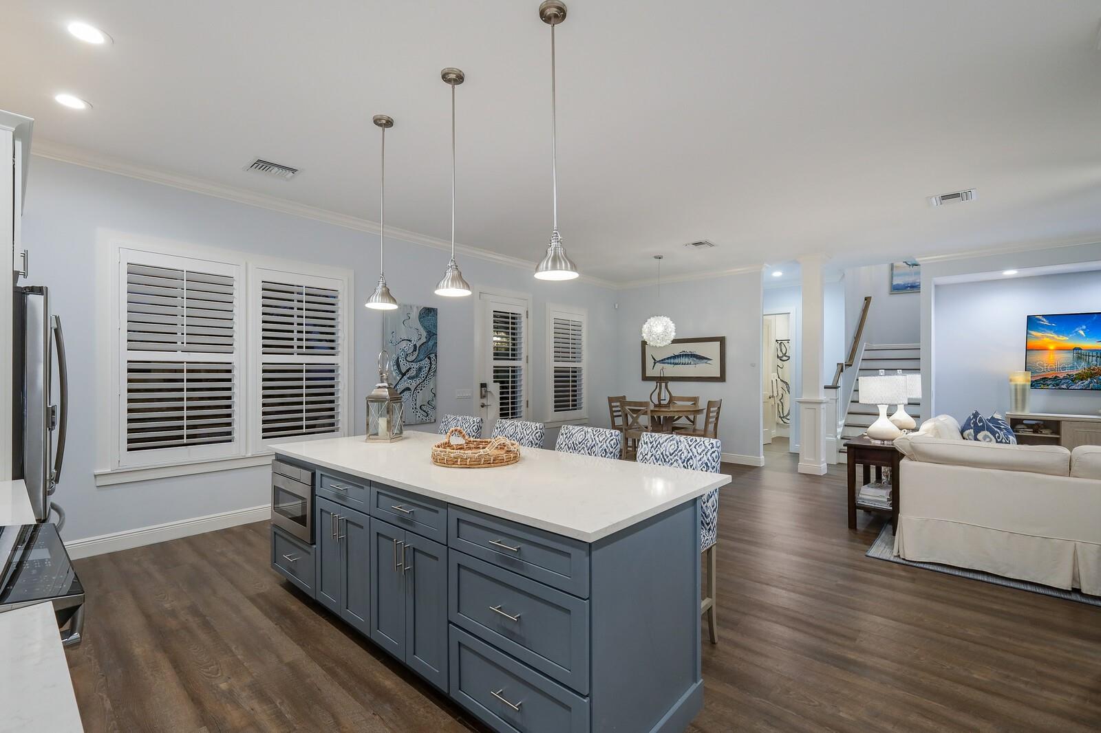 VOLUNTARY HOA - KEY ROYALE RESIDENT OWNE - Residential