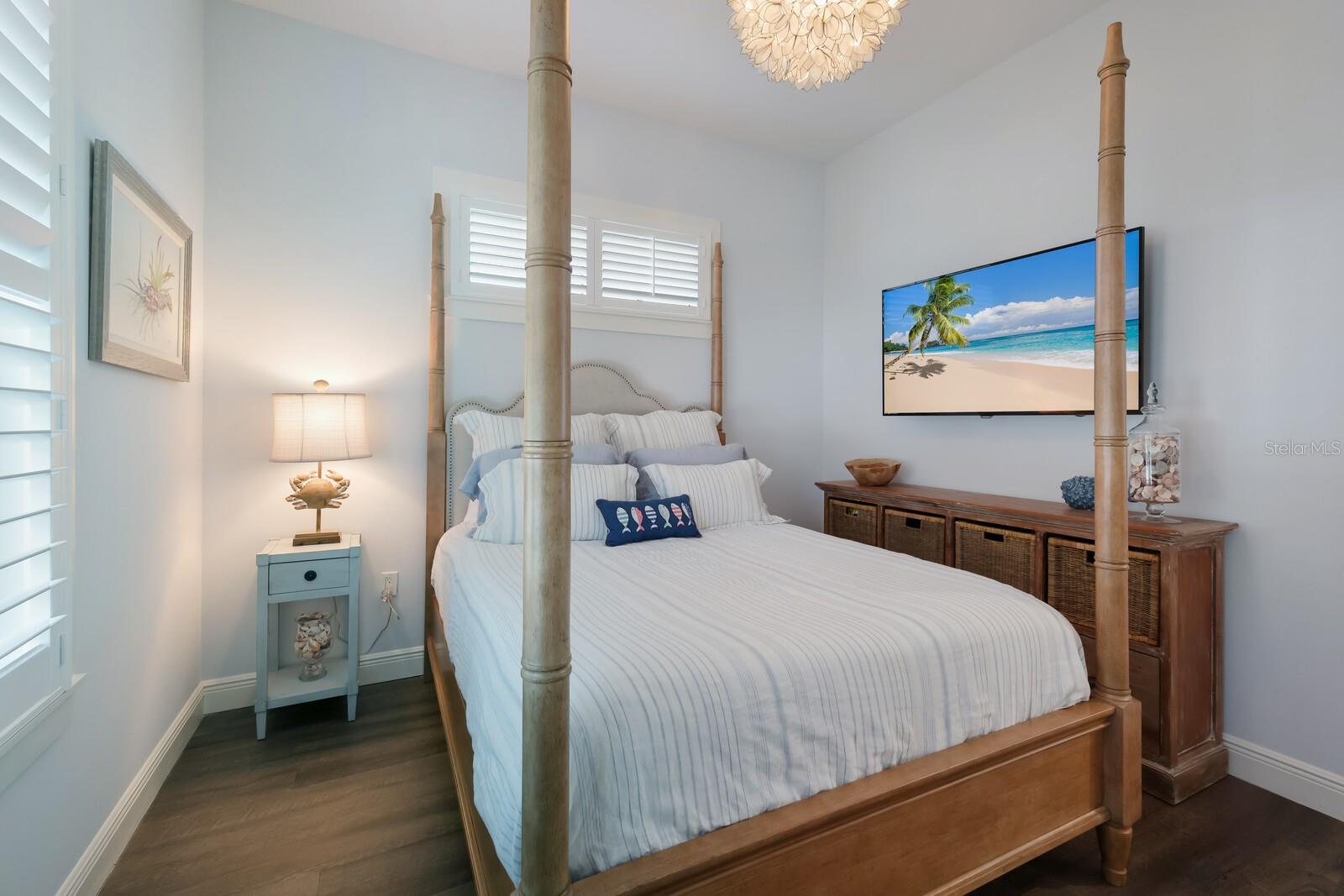 VOLUNTARY HOA - KEY ROYALE RESIDENT OWNE - Residential