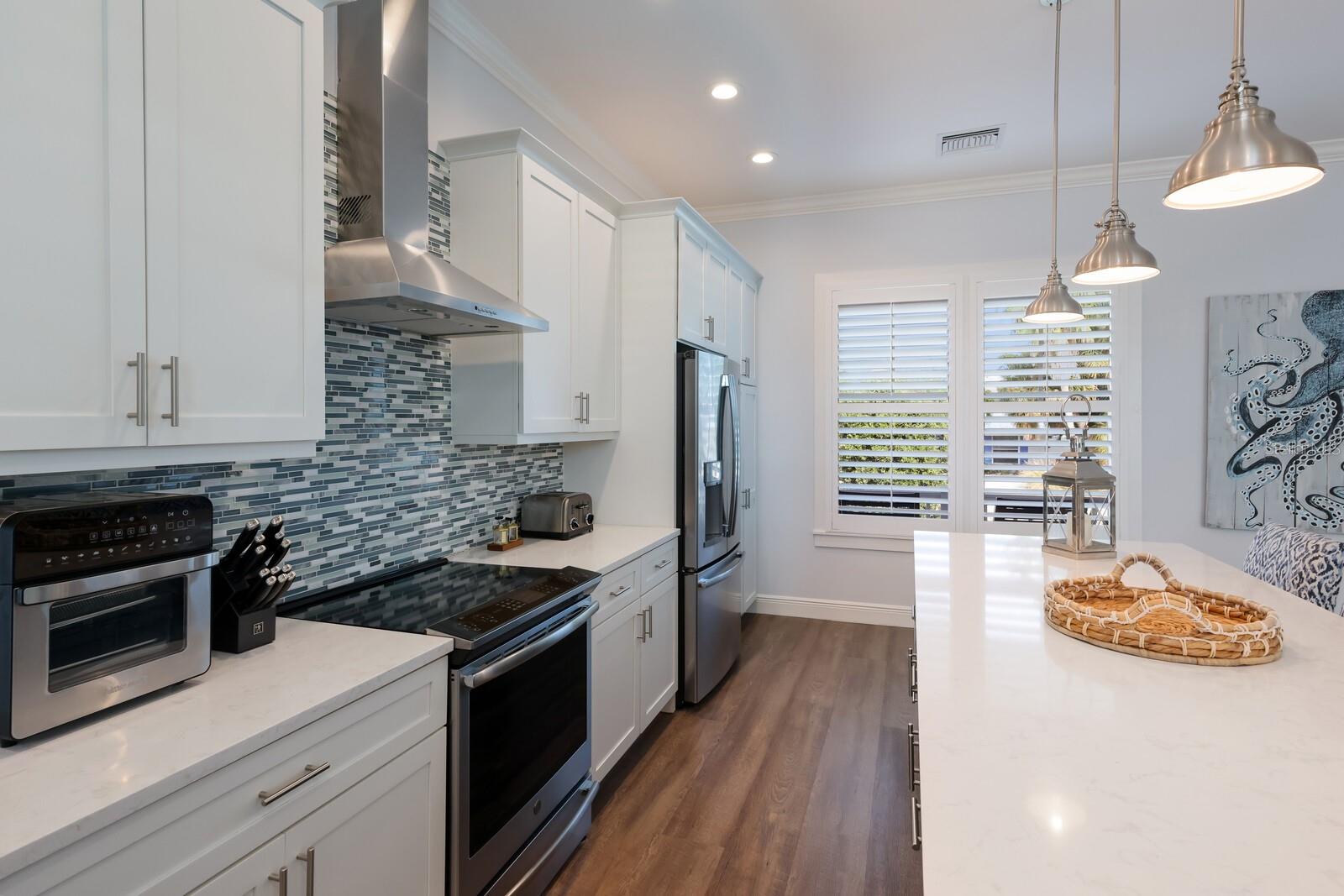 VOLUNTARY HOA - KEY ROYALE RESIDENT OWNE - Residential